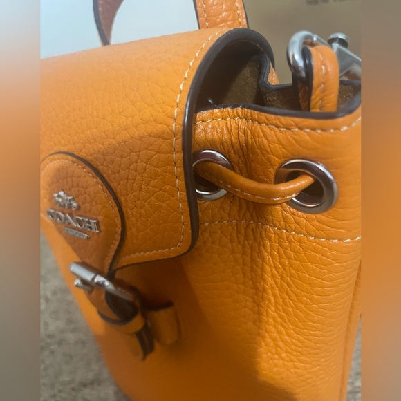 Coach purse that can also be a miniature backpack - Picture 5 of 11